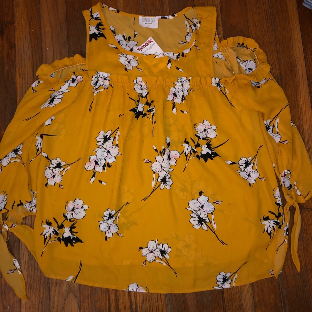 Flowy Yellow Flowered Long Sleeve